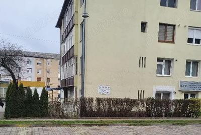 Apartament cu 3 camere semidecomandat în Central - 1