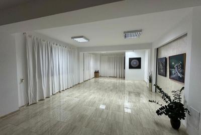 Spațiu comercial, de 50 mp, în Central - 7