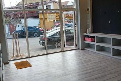 Spațiu comercial, de 51 mp, în Central - 7