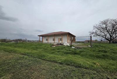 Casă cu Teren 1400 Mp în Agighiol - 1