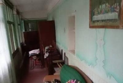 Casă cu 3 camere cu Teren 10300 Mp în Central