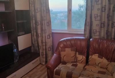 Apartament cu 3 camere semidecomandat în Giurgiului