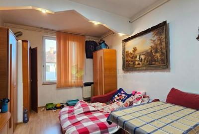 Garsoniera cf 2,etajul 2,Tractorul,40000 Euro - 2