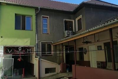 Casă individuală cu 6 camere în Central