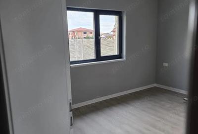 Casă cu 4 camere cu Teren 500 Mp în Moșnița Nouă