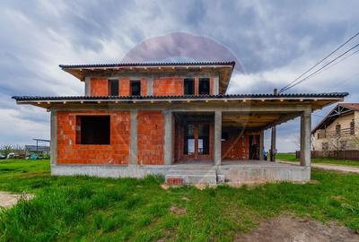 Casă individuală cu 5 camere în Zimandcuz