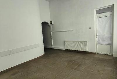 Spațiu comercial, de 1 mp, în Central - 4