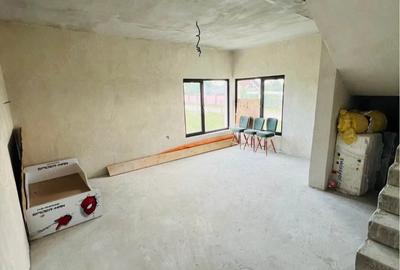 Casă cu Teren 335 Mp în Valu lui Traian - 1