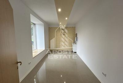 Spațiu comercial, de 360 mp, în Neptun - 5