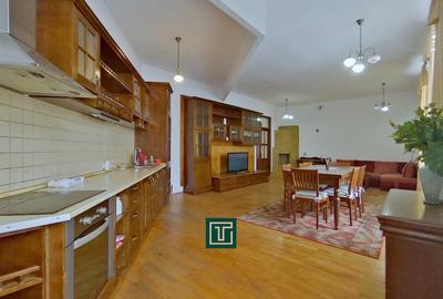 Apartament cu 3 camere decomandat, mobilat în Central