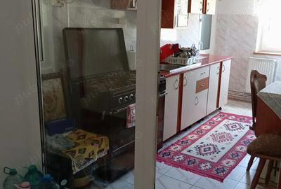 Vand apartament 2 camere la munte, in Zarnesti (Blocuri), jud. Brasov. Decomandat, 52 mp, et. 4 - 8