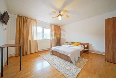 Casă cu 10 camere cu Teren 411 Mp în Schei - 38