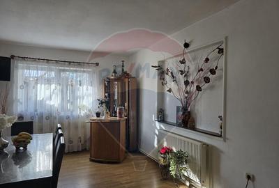 Casă cu 5 camere cu Garaj în George Enescu - 2