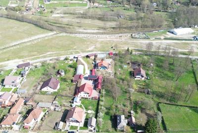 Brezoi, zona centrala, dar linistita, casa cu 5 camere - 6