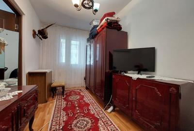 Apartament cu 2 camere semidecomandat în Micro 6 - 12