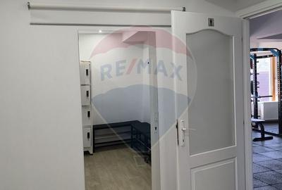 Spațiu comercial, de 202.35000610352 mp, în Central - 19