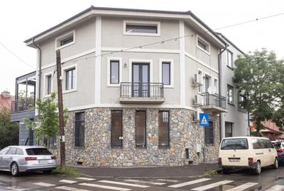 Casă individuală cu 5 camere cu Canalizare în Domenii - 1