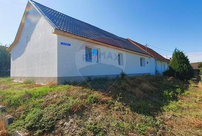 Casa 3 camere in Periam, renovata, incalzire in pardoseala Comision 0%
