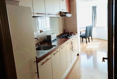 Inchiriere apartament 3 camere - Vedere frontala la mare - Faleza Nord - 2
