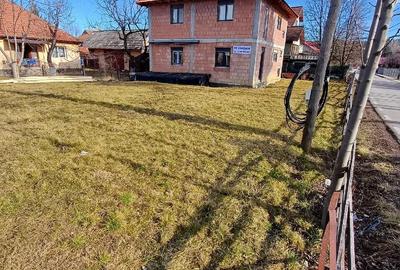 Casă cu Teren 650 Mp în Central - 2