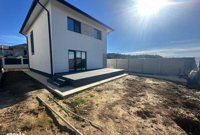 Casă cu 4 camere cu Canalizare în Central - 3