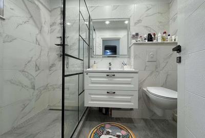 Apartament cu 3 camere semidecomandat în Central