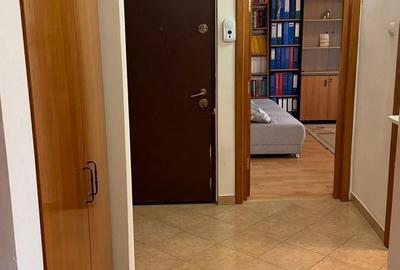 Apartament cu 2 camere decomandat, mobilat în Casa de Cultură