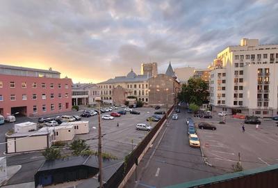 Ofer spre inchiriere apartament cu 3 camere Piata Universitatii - 1