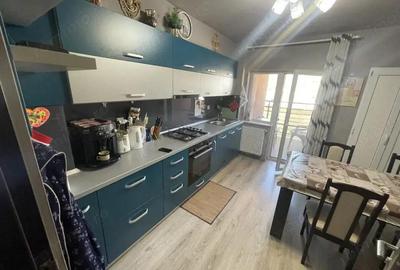 SUPER OFERTA! Apartament de vanzare, 4 camere, 90 mp, lift, parcare privata