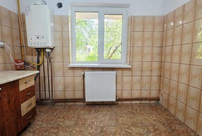 Apartament cu 2 camere decomandat în Nicolina