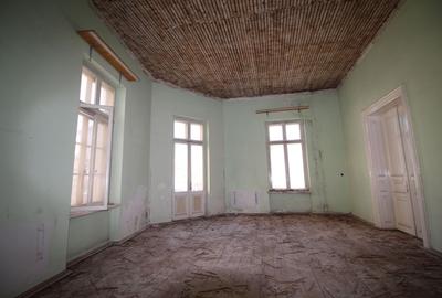 Spațiu comercial, de 800 mp, în P-ța Rosetti - 17