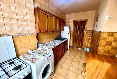 Apartament cu 3 camere în 7 Noiembrie - 8