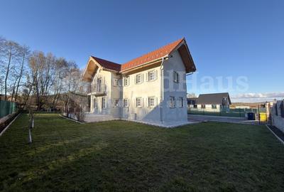 Casă individuală cu 4 camere cu Canalizare în Central