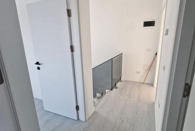Casă cu 4 camere în Ostratu