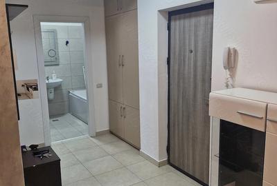 Apartament cu 2 camere decomandat în Roșu