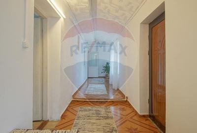 Casa 7 camere,  curte si terasa, situata in centrul Sanpetrului! Casa 7 camere,  curte si terasa, situata in centrul Sanpetrului! - 7