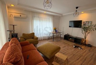 Apartament cu 3 camere decomandat, mobilat în Central