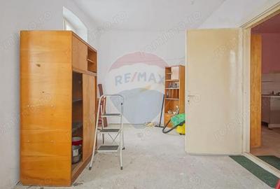 Casă cu 5 camere cu Teren 5417 Mp în Prejmer - 3