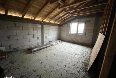 Casă cu 4 camere cu Teren 293 Mp în Corbu