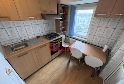 Apartament cu 3 camere decomandat în Steaua