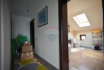 Casă cu 4 camere cu Teren 1000 Mp în Podu Oltului - 23