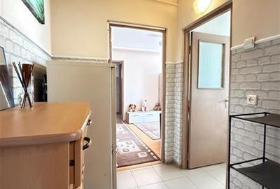 Apartament cu 3 camere semidecomandat, mobilat în Florilor - 11
