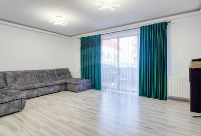 Apartament cu 3 camere de vanzare in Isaran Tractorul