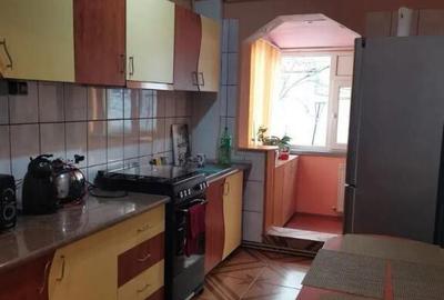 Apartament cu 2 camere, decomandat - zona Tractorul. - 9