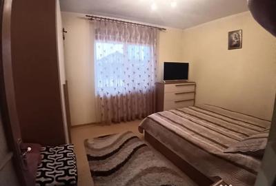 Casă cu 4 camere cu Teren 1000 Mp în Central - 1
