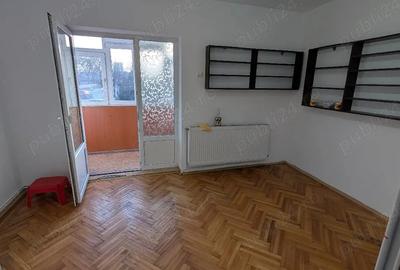 Apartament cu 3 camere semidecomandat în Central - 3