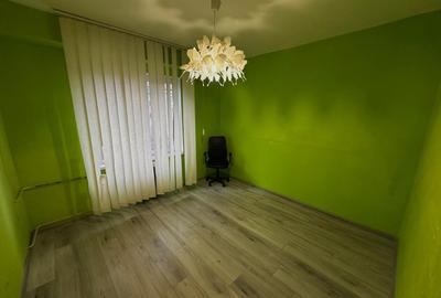 Apartament cu 3 camere decomandat în Valenta - 2