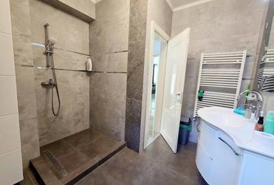 Casă individuală cu 6 camere cu Canalizare în Dobroești - 12