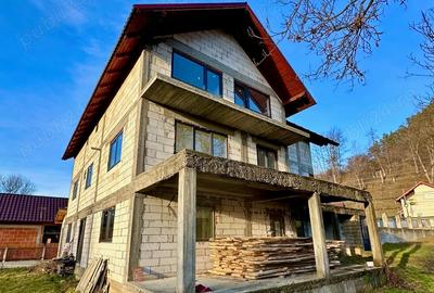 Casă cu 6 camere în Rozavlea - 5