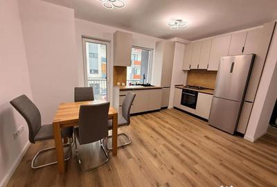 Apartament cu 3 camere semidecomandat în Florești